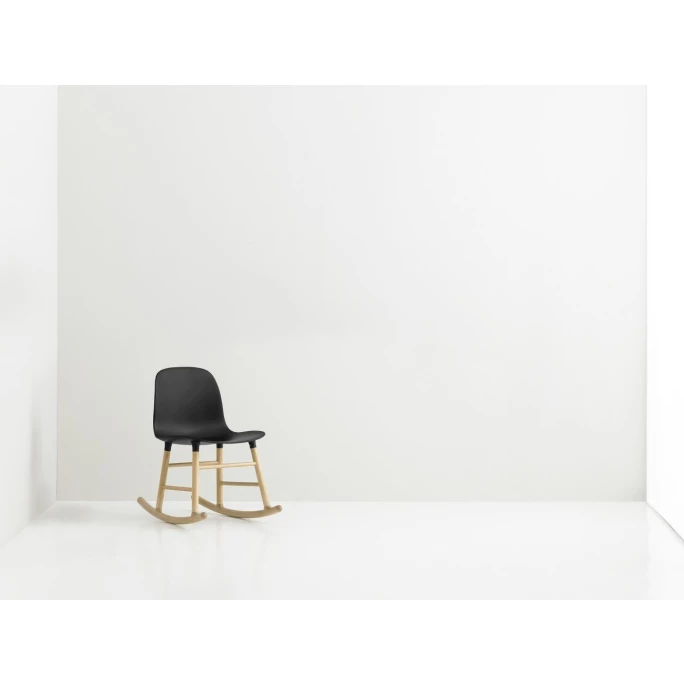Normann Form Rocking Oak Schaukelstuhl - H 73 x B 47 x T 67 cm - black / Eiche Normann Copenhagen Normann Form Rocking Oak Schaukelstuhl - H 73 X B 47 X T 67 Cm - Black / Eiche -Leitmotiv Shop unnamed file 1477