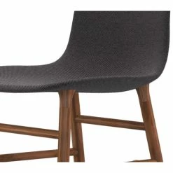 Normann Copenhagen Normann Rocking Walnut Schaukelstuhl Textil-gepolstert Breeze - H 73 X B 47 X T 67 Cm - Dark Grey 4001 -Leitmotiv Shop unnamed file 1869