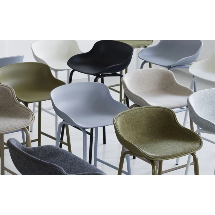 Normann Copenhagen Hyg Barstuhl - H 84 X L 46,5 X D 45 Cm - Sitzhöhe 65 Cm - Olive 4 Normann Copenhagen Hyg Barstuhl - H 84 X L 46,5 X D 45 Cm - Sitzhöhe 65 Cm - Olive – Bild 2